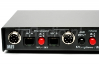Panel sterowania przełącznika mikrofonów MFJ1263, widok przełącznika między dwoma mikrofonami A/B